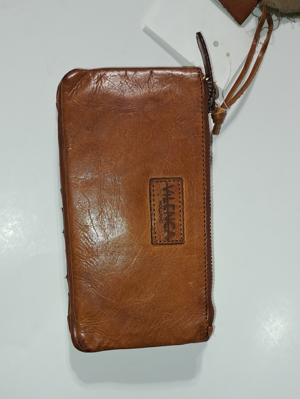 Vintage-Style Tan Leather Zip Wallet with Branded Patch